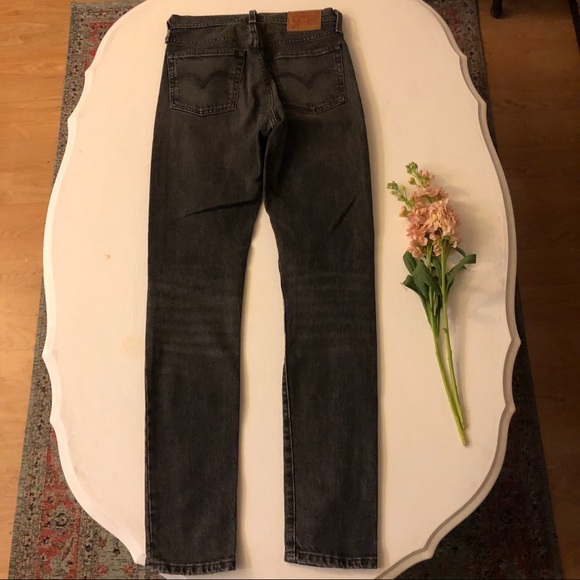 Levi’s 501 Skinny Jean in Coal Black - Picture 6 of 9
